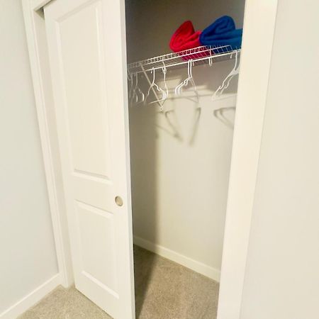 Private Room Minutes To Calgary Airport Yyc, Downtown, Banff Bagian luar foto