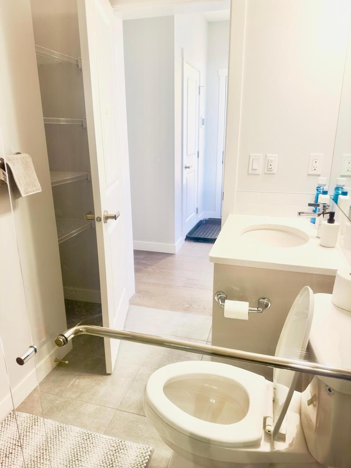 Private Room Minutes To Calgary Airport Yyc, Downtown, Banff Bagian luar foto